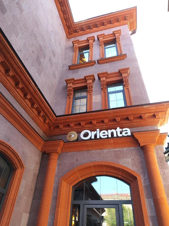 Orienta Hotel Gjoemri Buitenkant foto