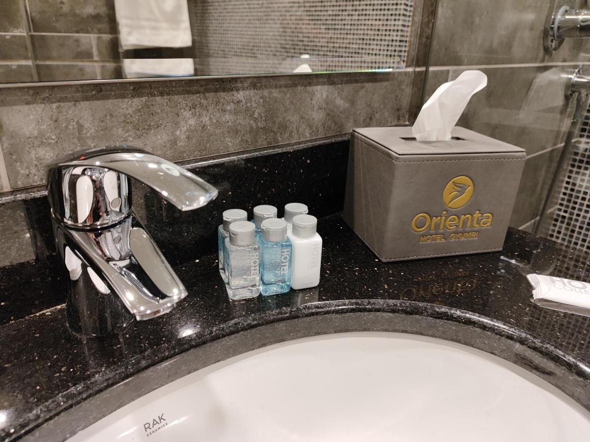 Orienta Hotel Gjoemri Buitenkant foto