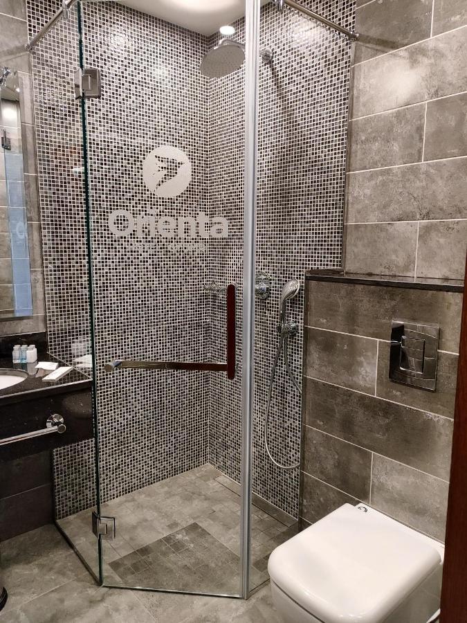 Orienta Hotel Gjoemri Buitenkant foto