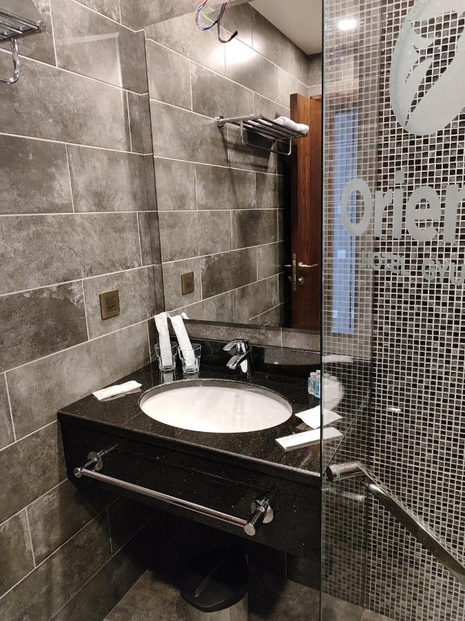 Orienta Hotel Gjoemri Buitenkant foto