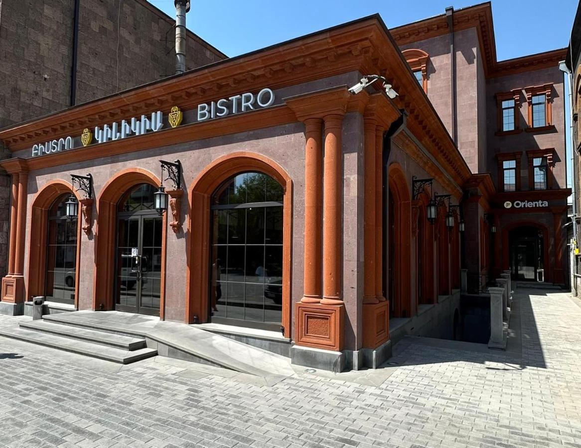 Orienta Hotel Gjoemri Buitenkant foto