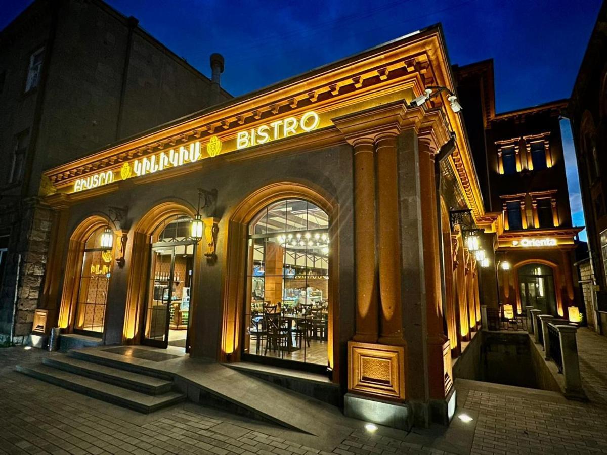 Orienta Hotel Gjoemri Buitenkant foto