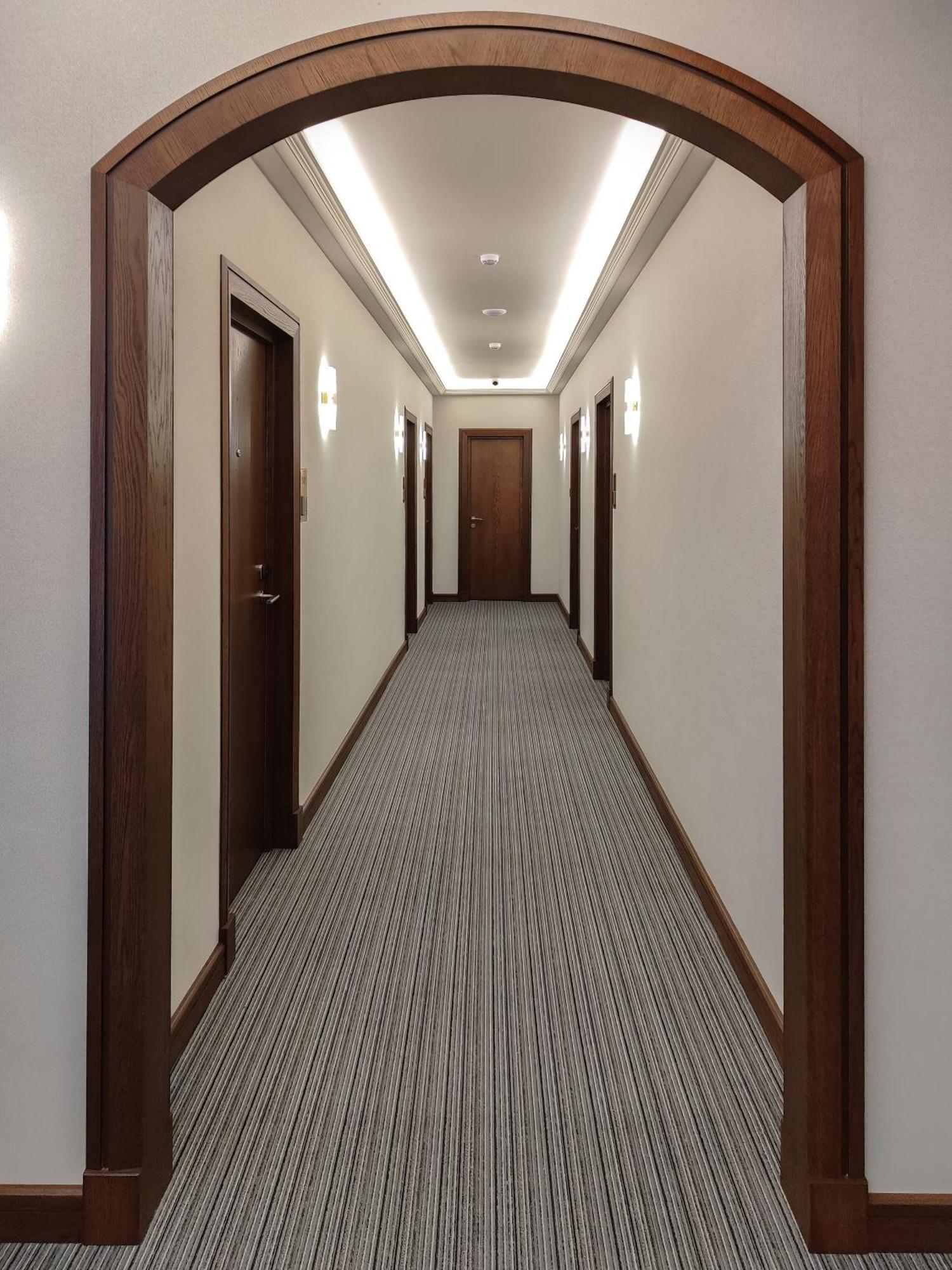 Orienta Hotel Gjoemri Buitenkant foto