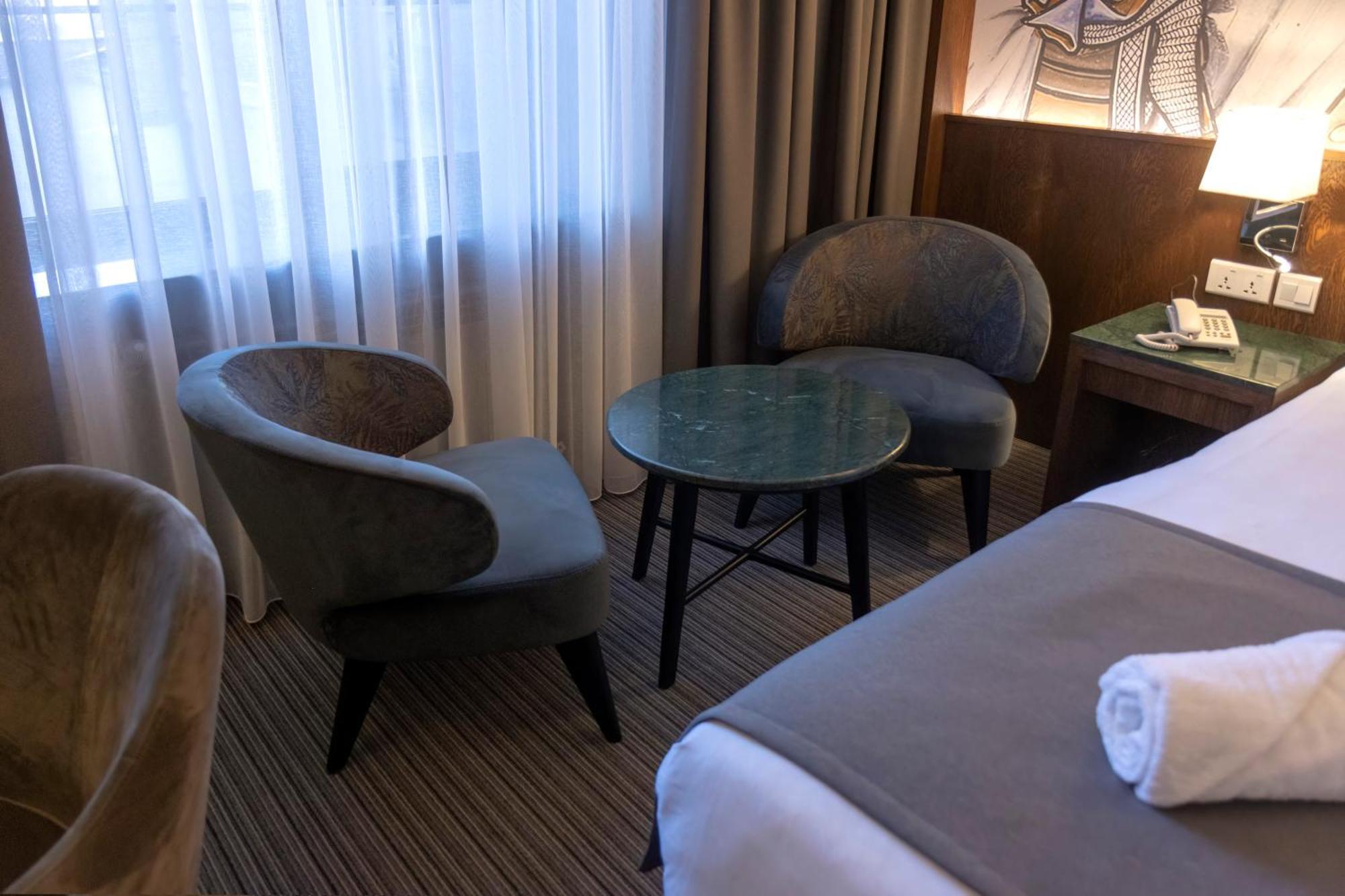 Orienta Hotel Gjoemri Buitenkant foto