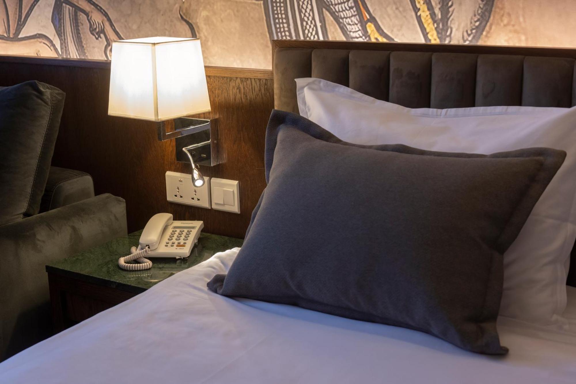 Orienta Hotel Gjoemri Buitenkant foto