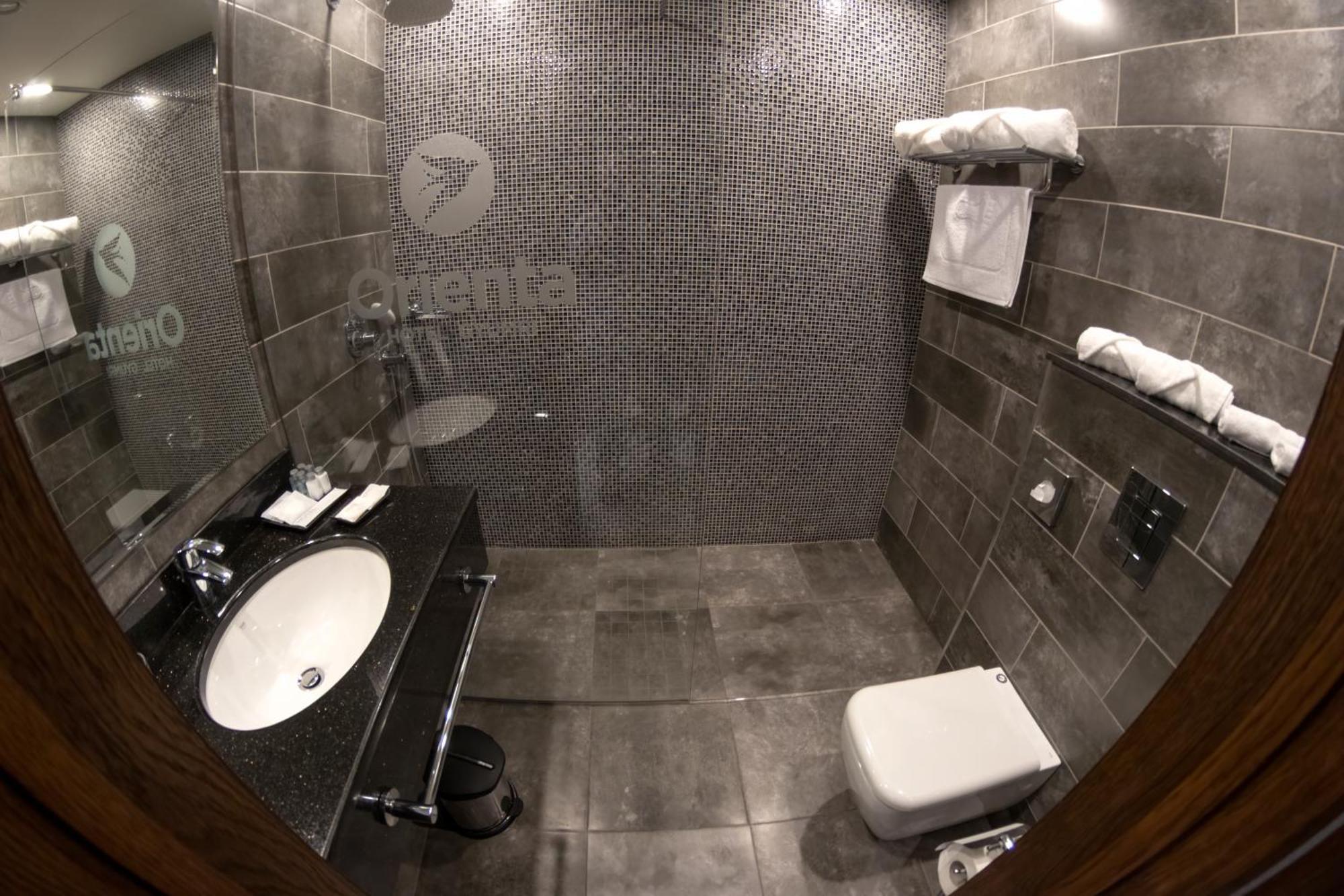 Orienta Hotel Gjoemri Buitenkant foto