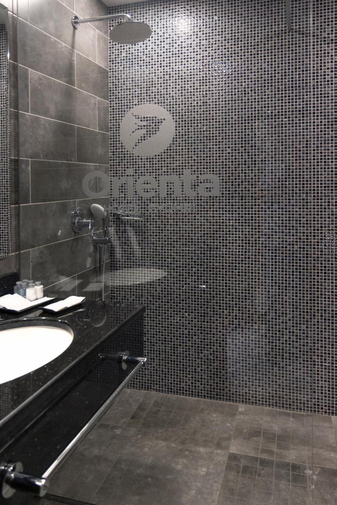 Orienta Hotel Gjoemri Buitenkant foto